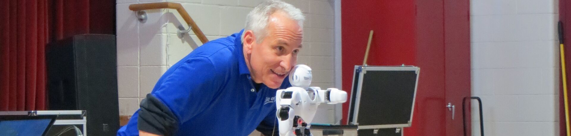 Pete introducing a robot during the BoT! assembly